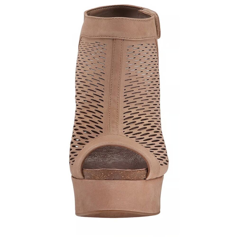 Vince Camuto women Kyrene wedge sandal cashmere sz 5.5